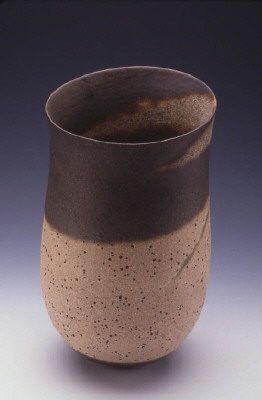 Artist: Jennifer Lee, Title: Speckled coral pot, olive rim and base, 2002  - click for larger image