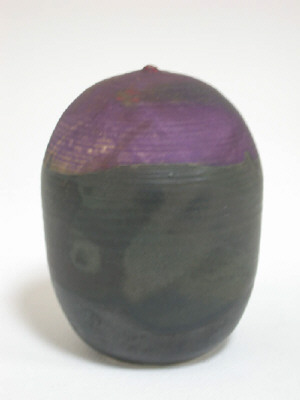 Artist: Toshiko Takaezu, Title: Form Purple #050, 1988 - click for larger image